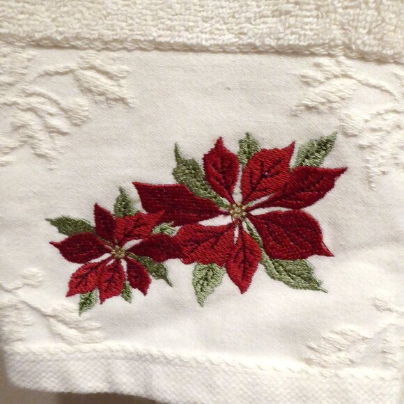 SOPHIA DECORATIVE POINSETTIA EMBROIDERED HOLIDAY CHRISTMAS TOWEL SET (USED) - Picture 3 of 9